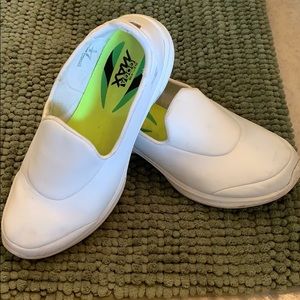 Skechers Goga Max shoes